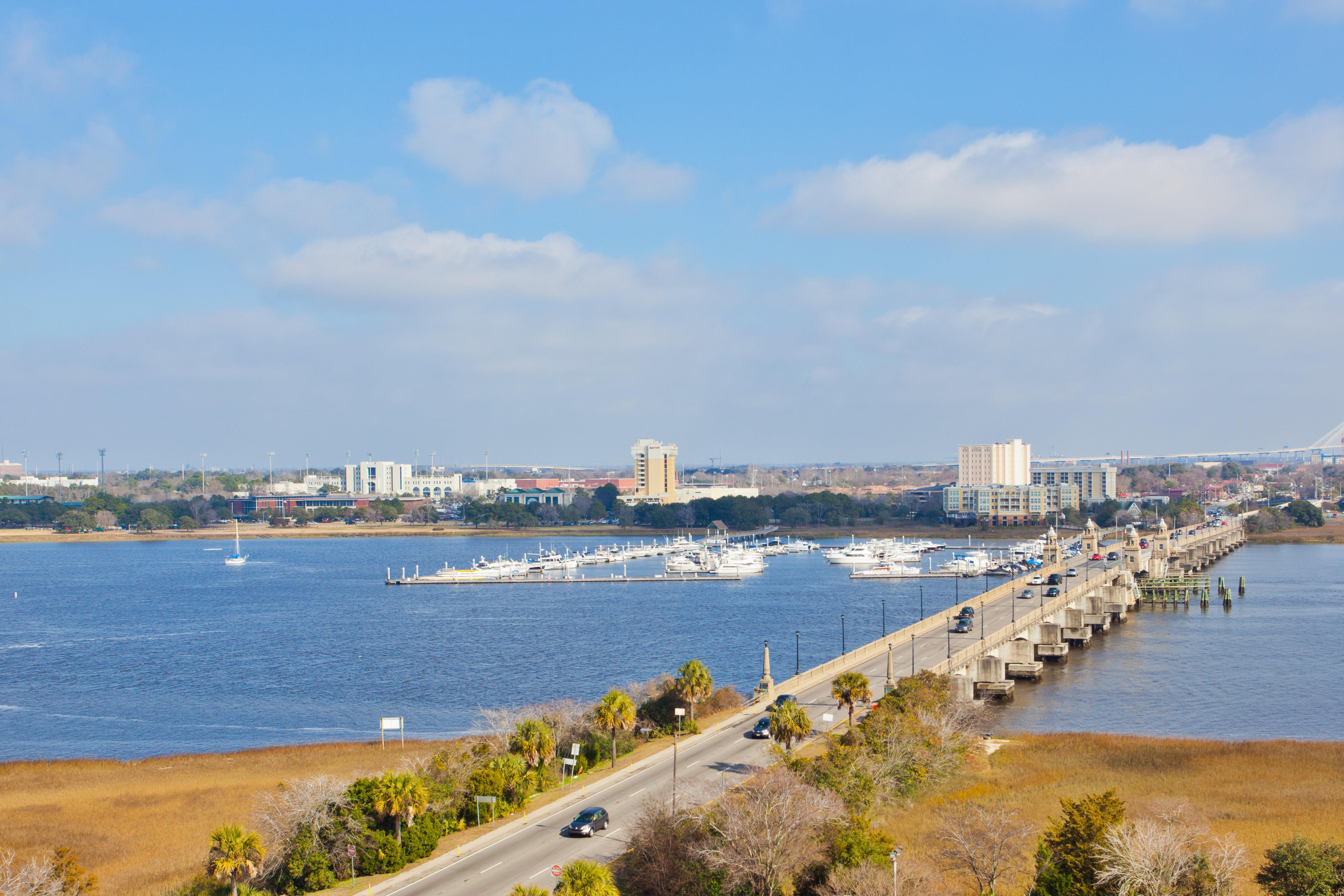 Holiday Inn Charleston-Riverview By Ihg Exterior photo