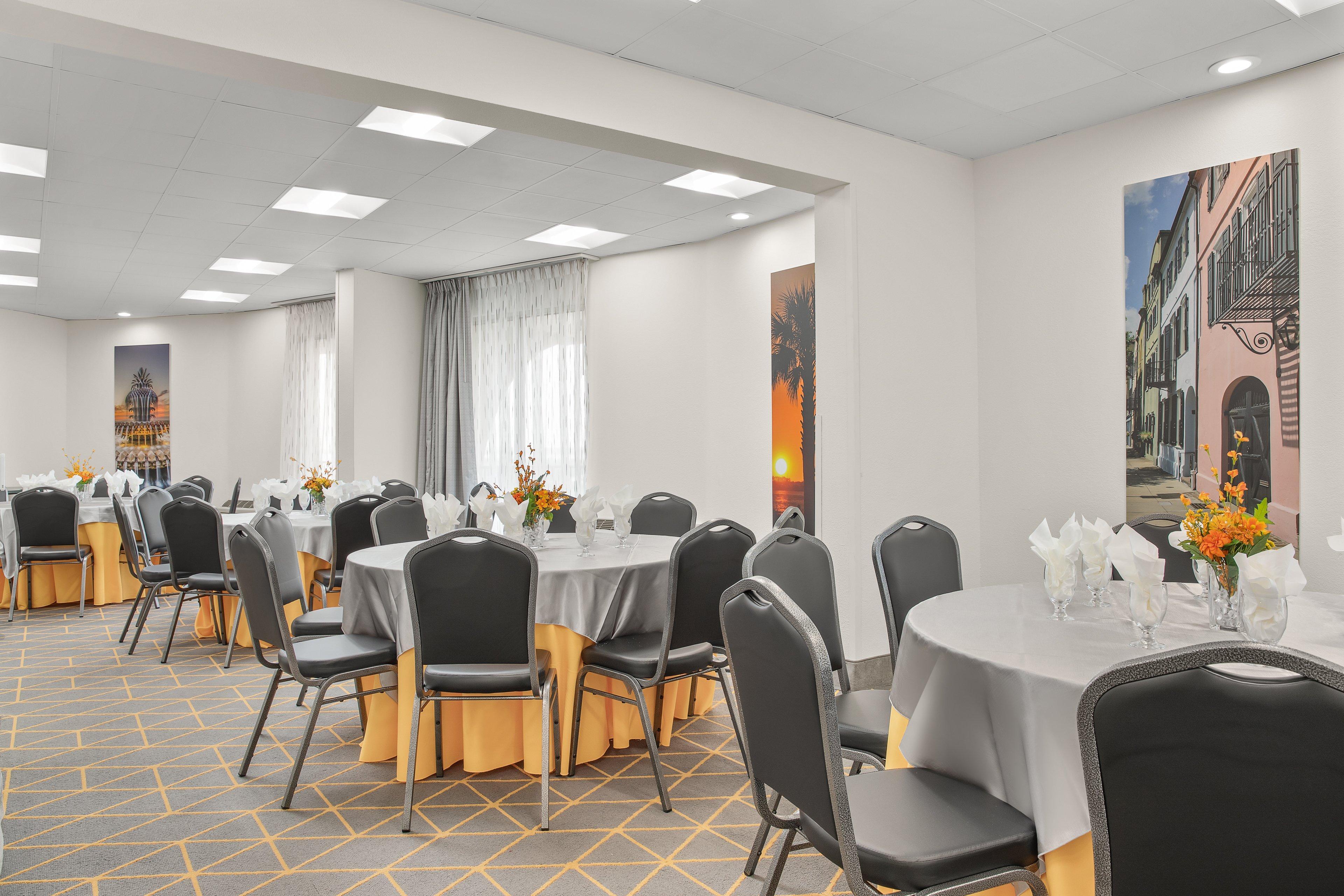 Holiday Inn Charleston-Riverview By Ihg Exterior photo