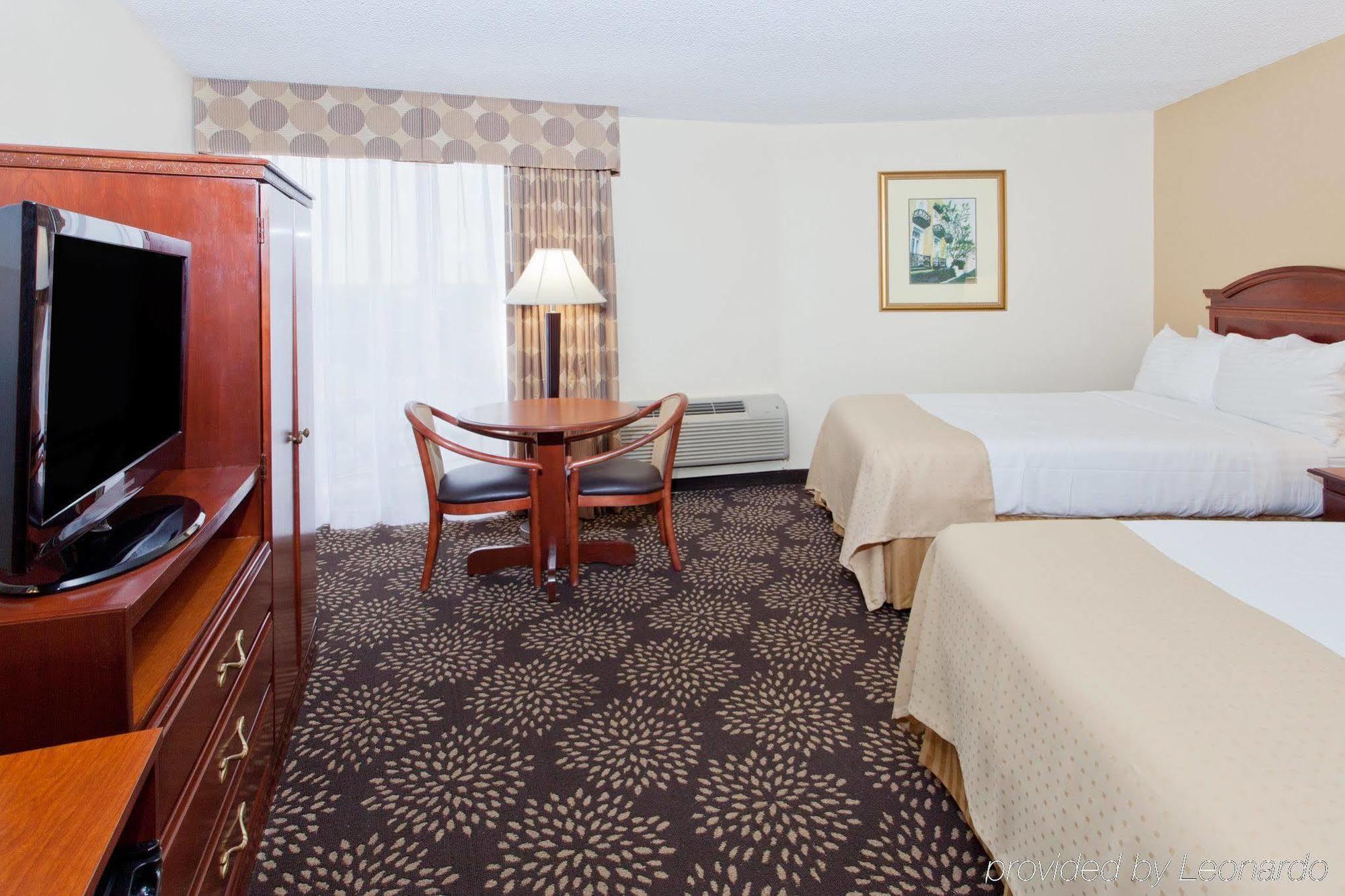 Holiday Inn Charleston-Riverview By Ihg Exterior photo