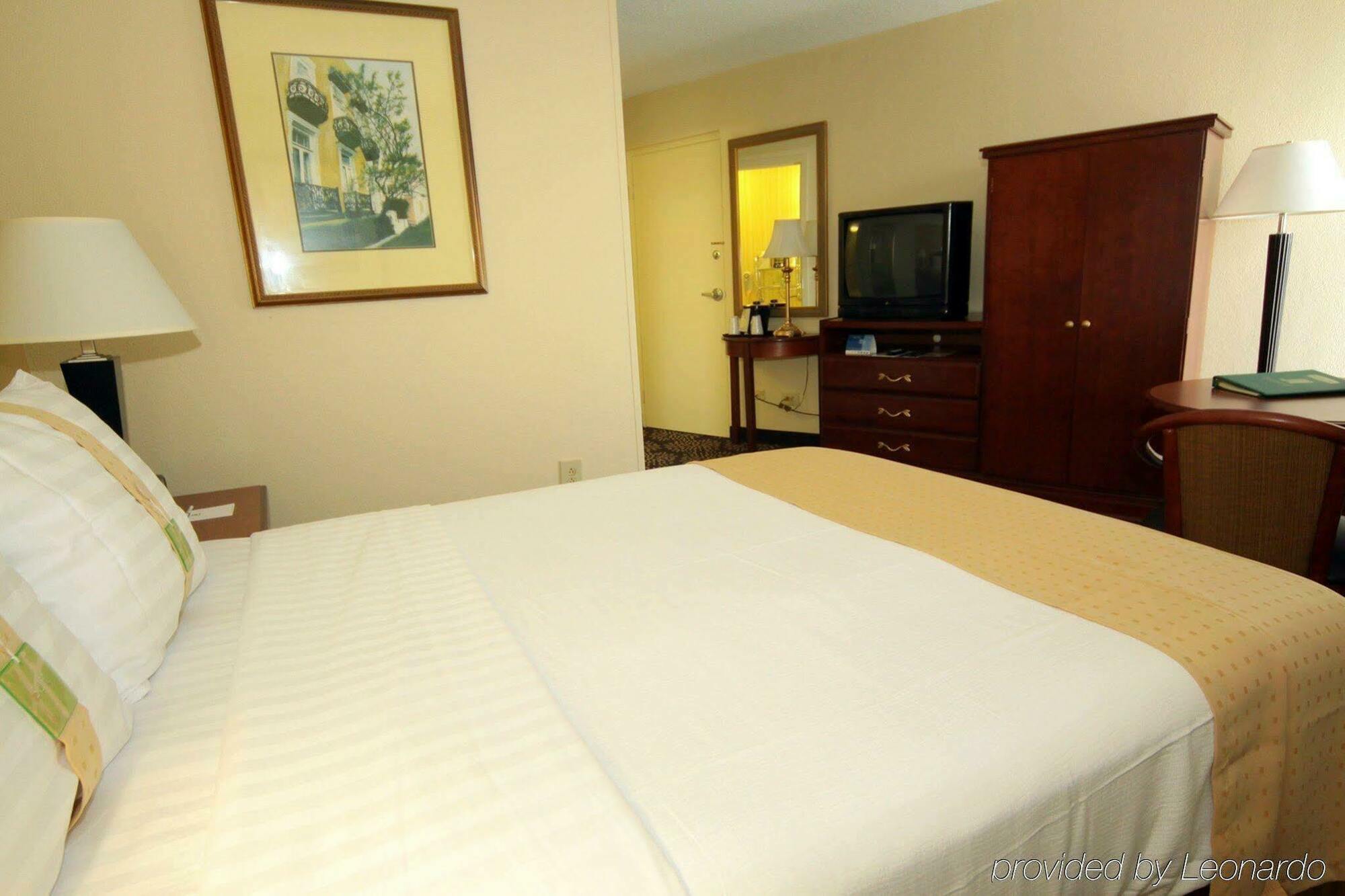 Holiday Inn Charleston-Riverview By Ihg Exterior photo