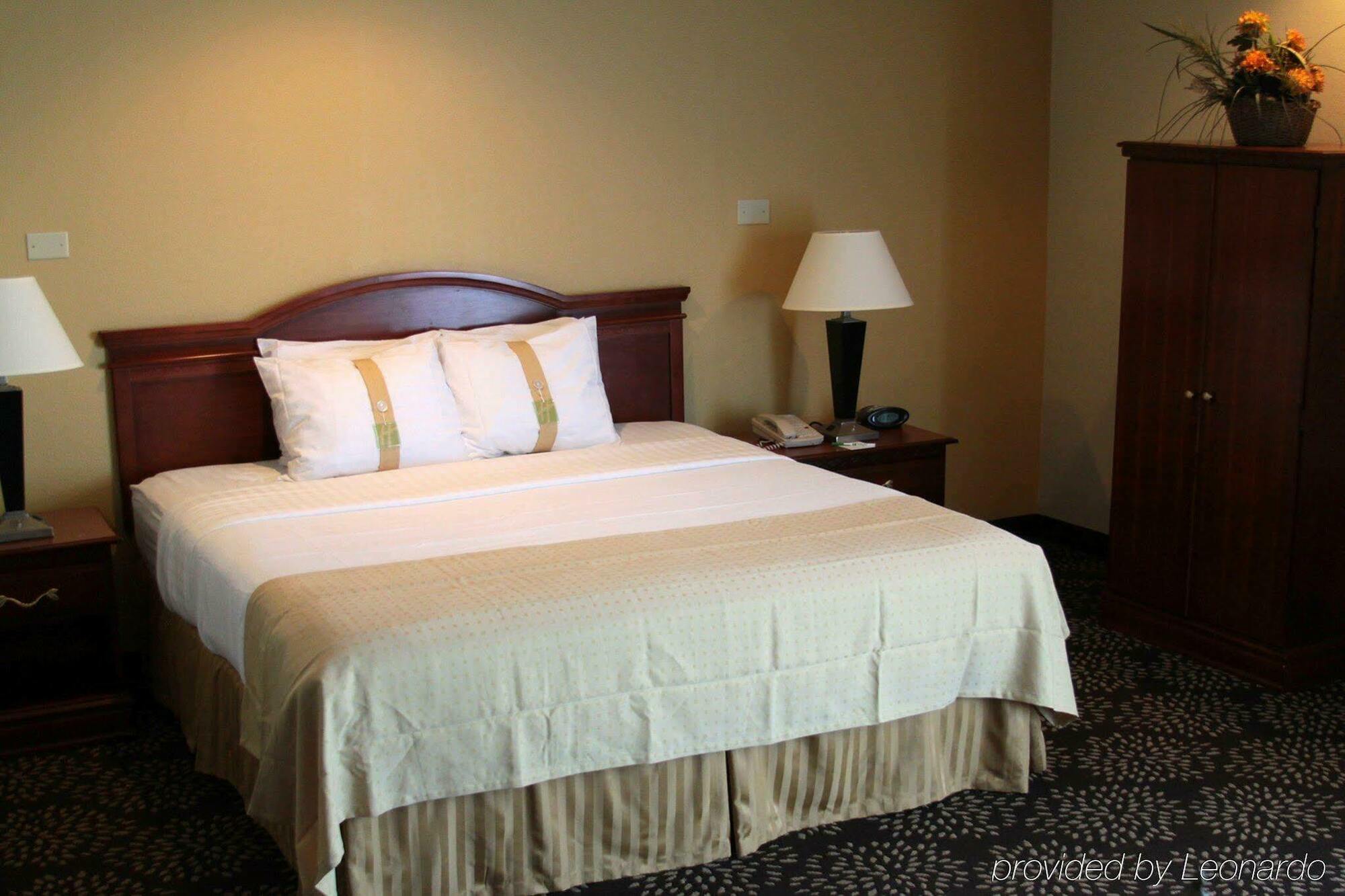 Holiday Inn Charleston-Riverview By Ihg Exterior photo