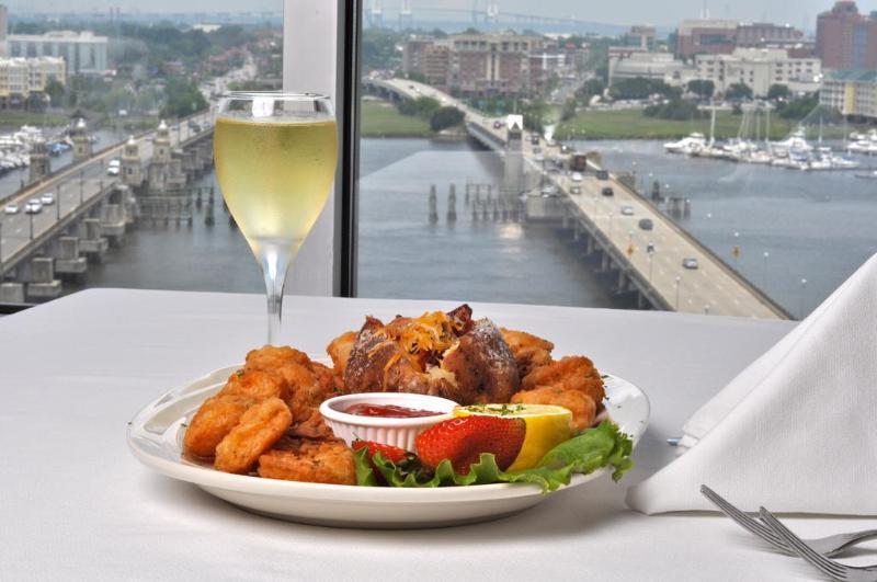 Holiday Inn Charleston-Riverview By Ihg Exterior photo