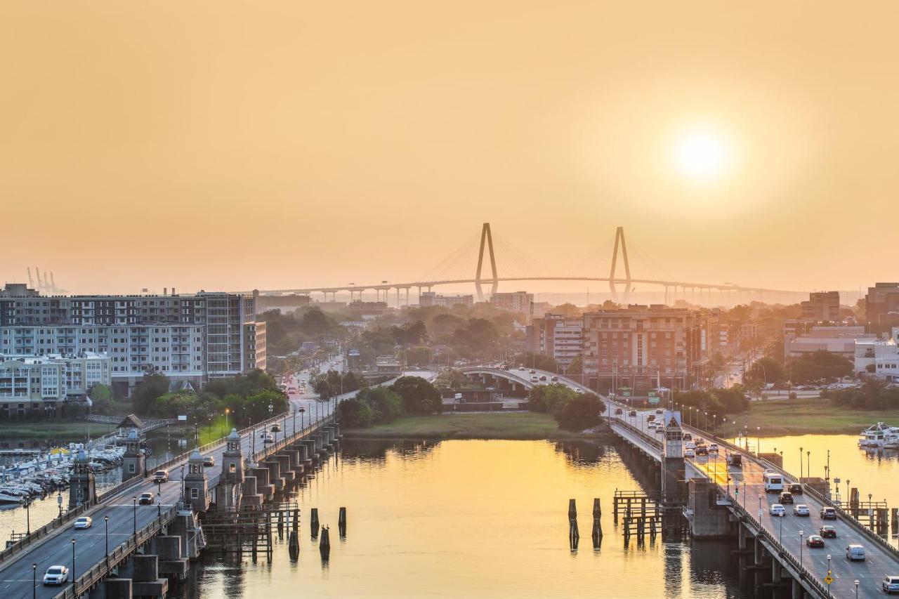 Holiday Inn Charleston-Riverview By Ihg Exterior photo